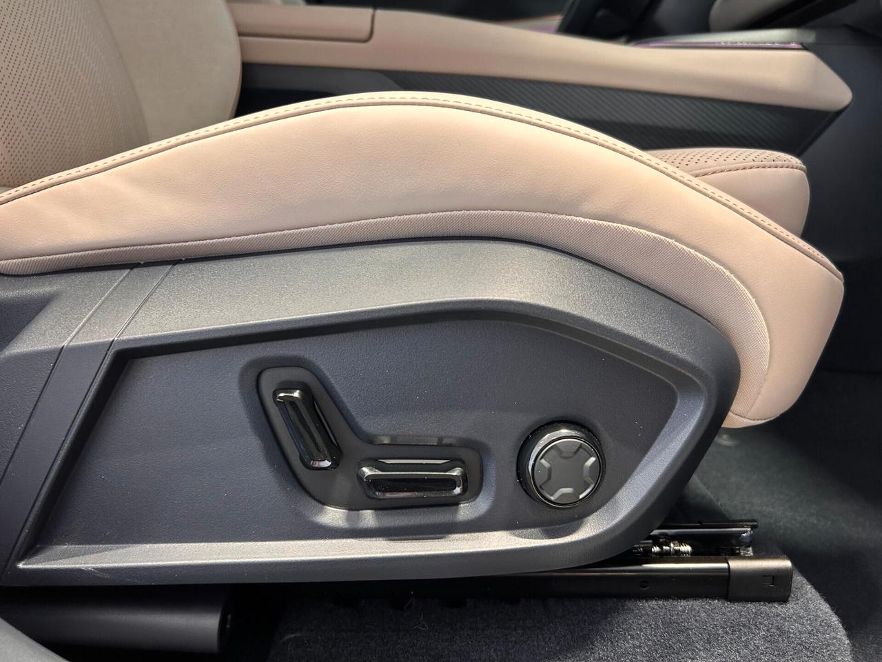 Lynk&co 08 PHEV More
