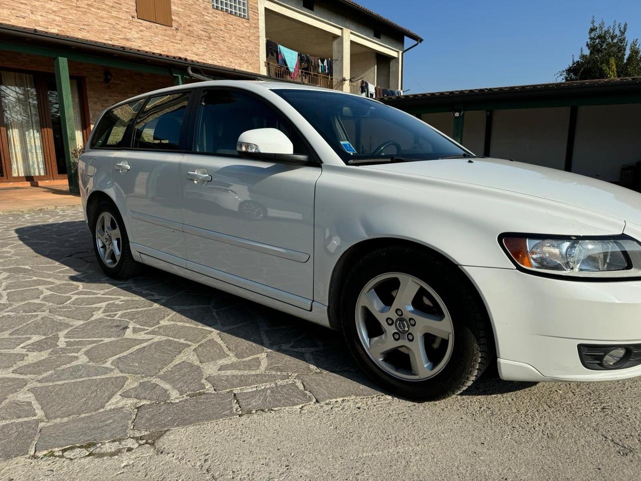 Volvo V40 D2 1.6 R-DESIGN