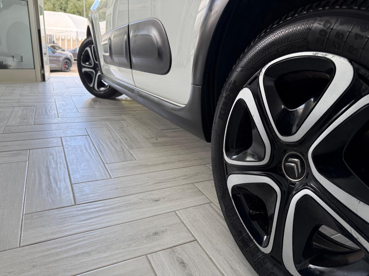 Citroen C3 BlueHDi 100cv Shine PLUS AIRBUMP/LED2022