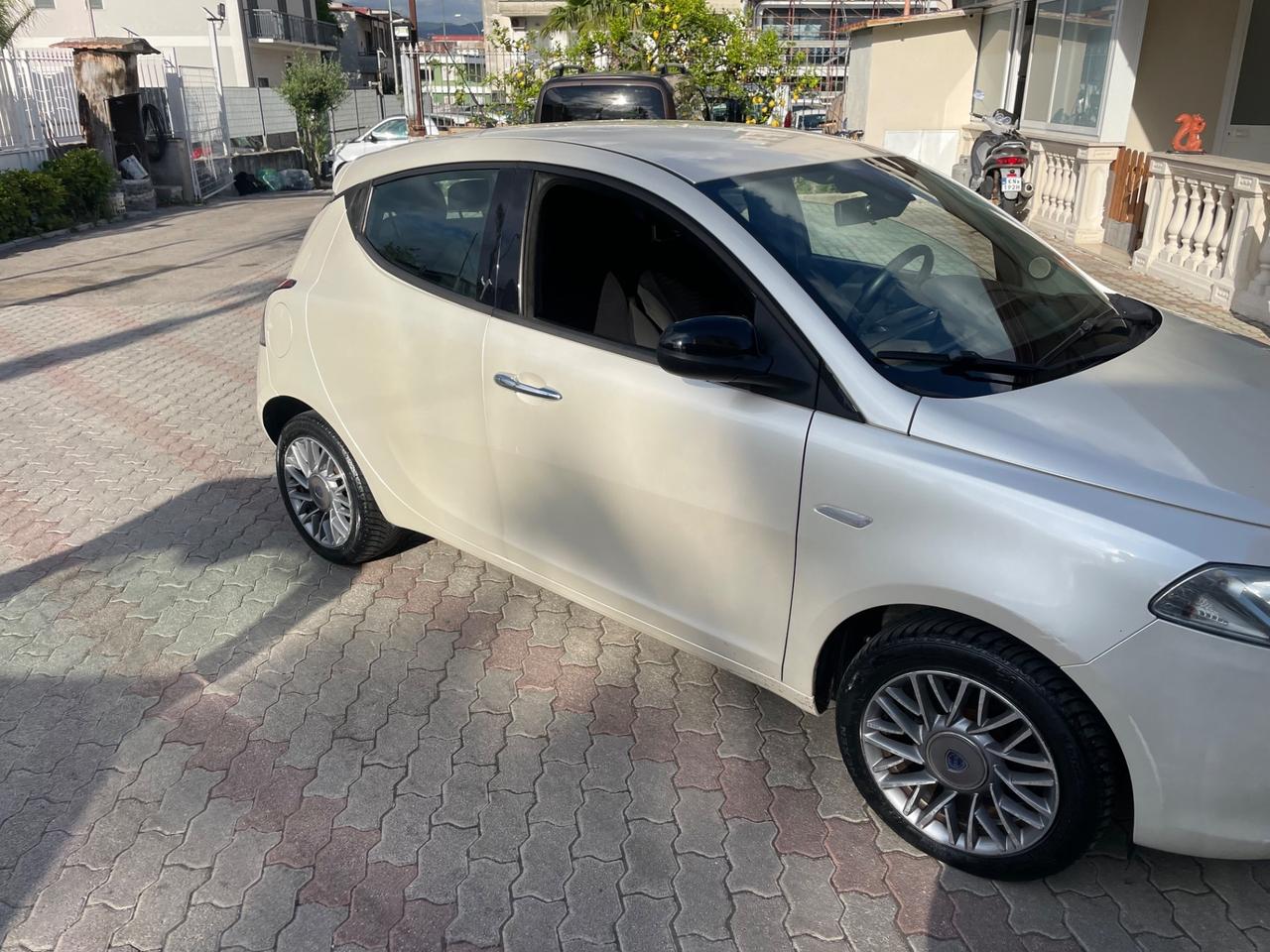 Lancia Ypsilon 1.2 69 CV 5 porte S&S Gold