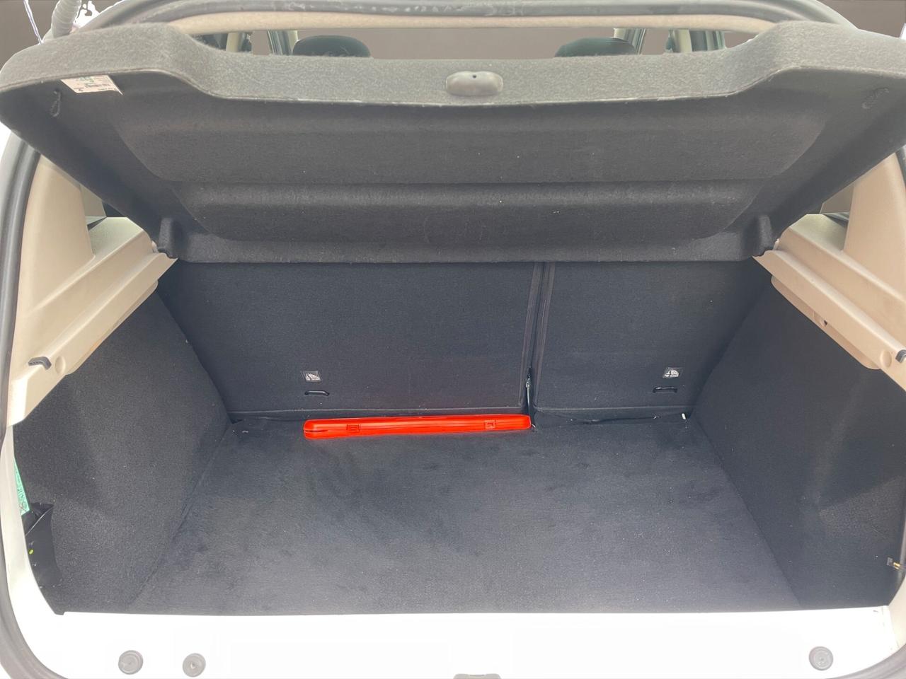 Dacia Sandero UNICO PROPRIETARIO - NEOPATENTATI