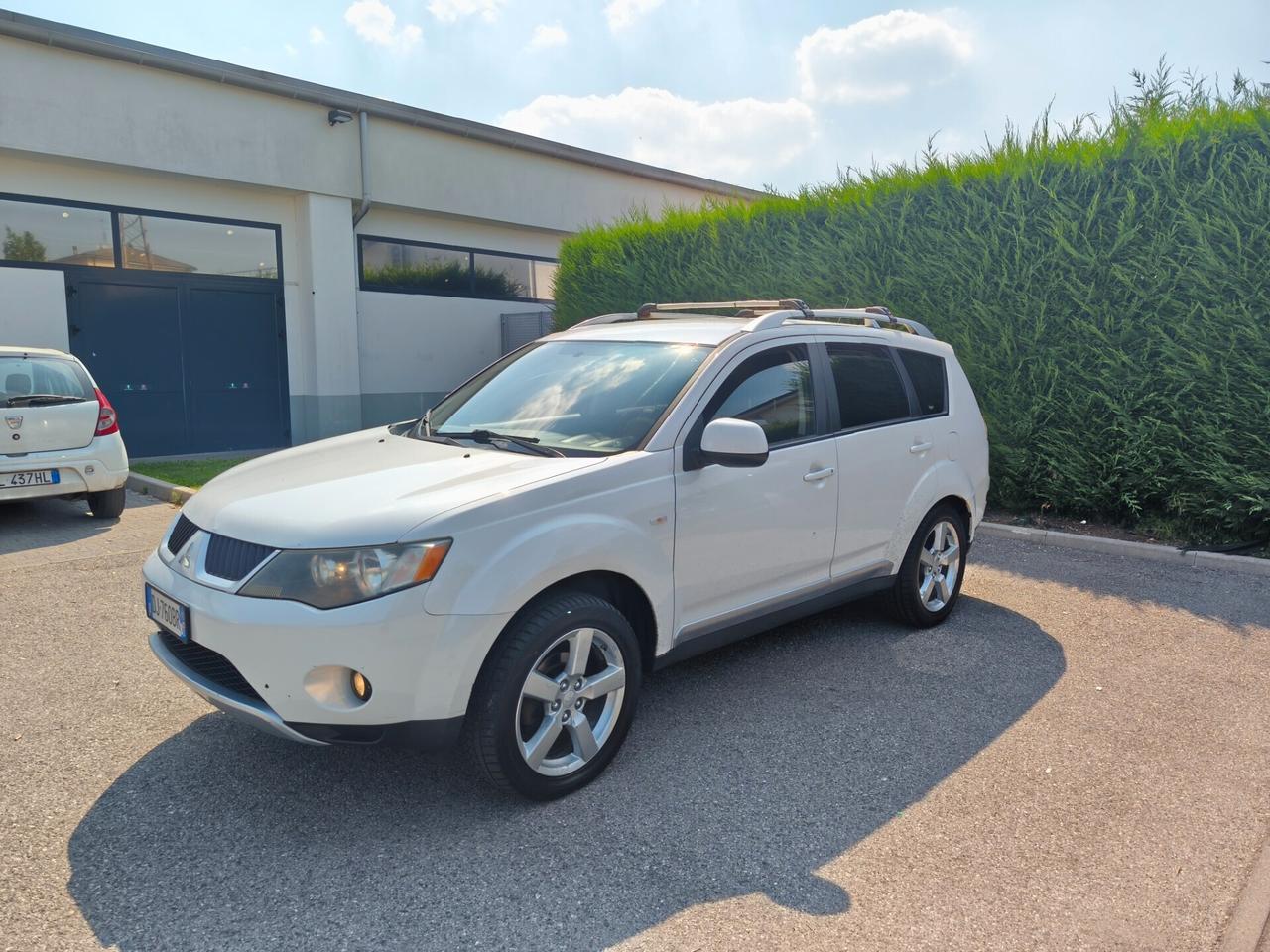 Mitsubishi Outlander 2.0D 7 posti gancio traino