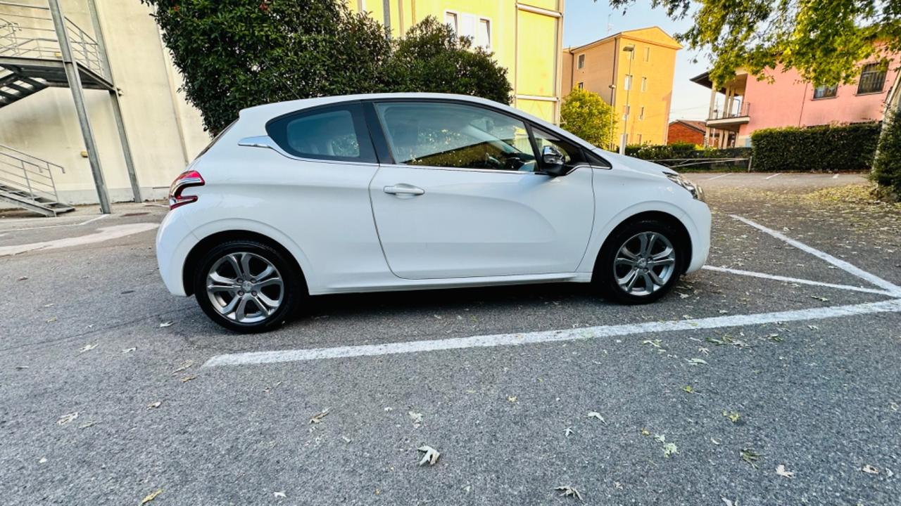 Peugeot 208.3 porte Allure.ok neopatentati.tagliandi certificati