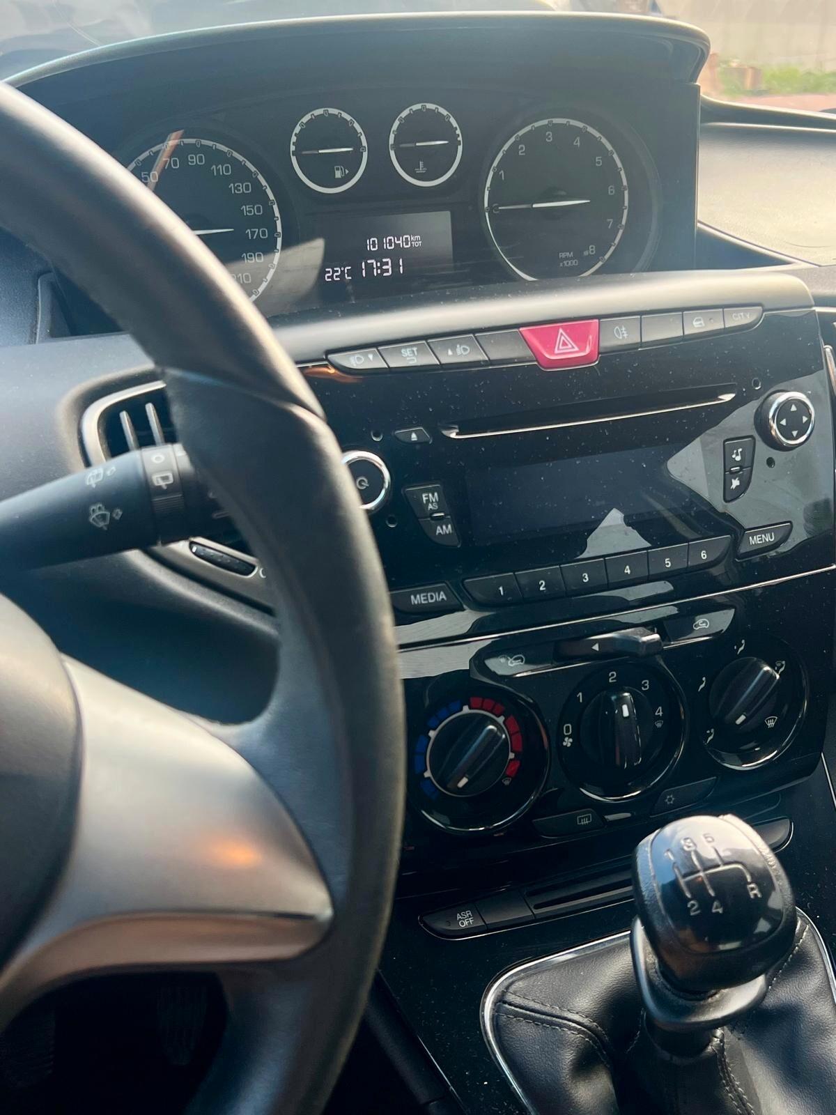 Lancia Ypsilon 1.2 69 CV 5 porte Elefantino