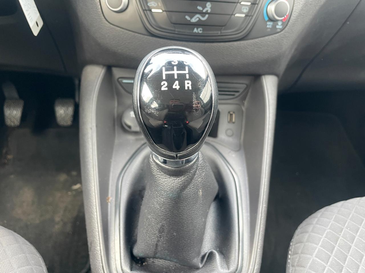 Ford Tourneo Courier 1.5 tdci 75cv 5 POSTI