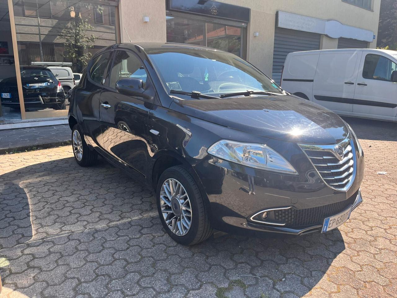 Lancia Ypsilon 0.9 TwinAir 85 CV 5 P Metano Ecochic Gold - 2013
