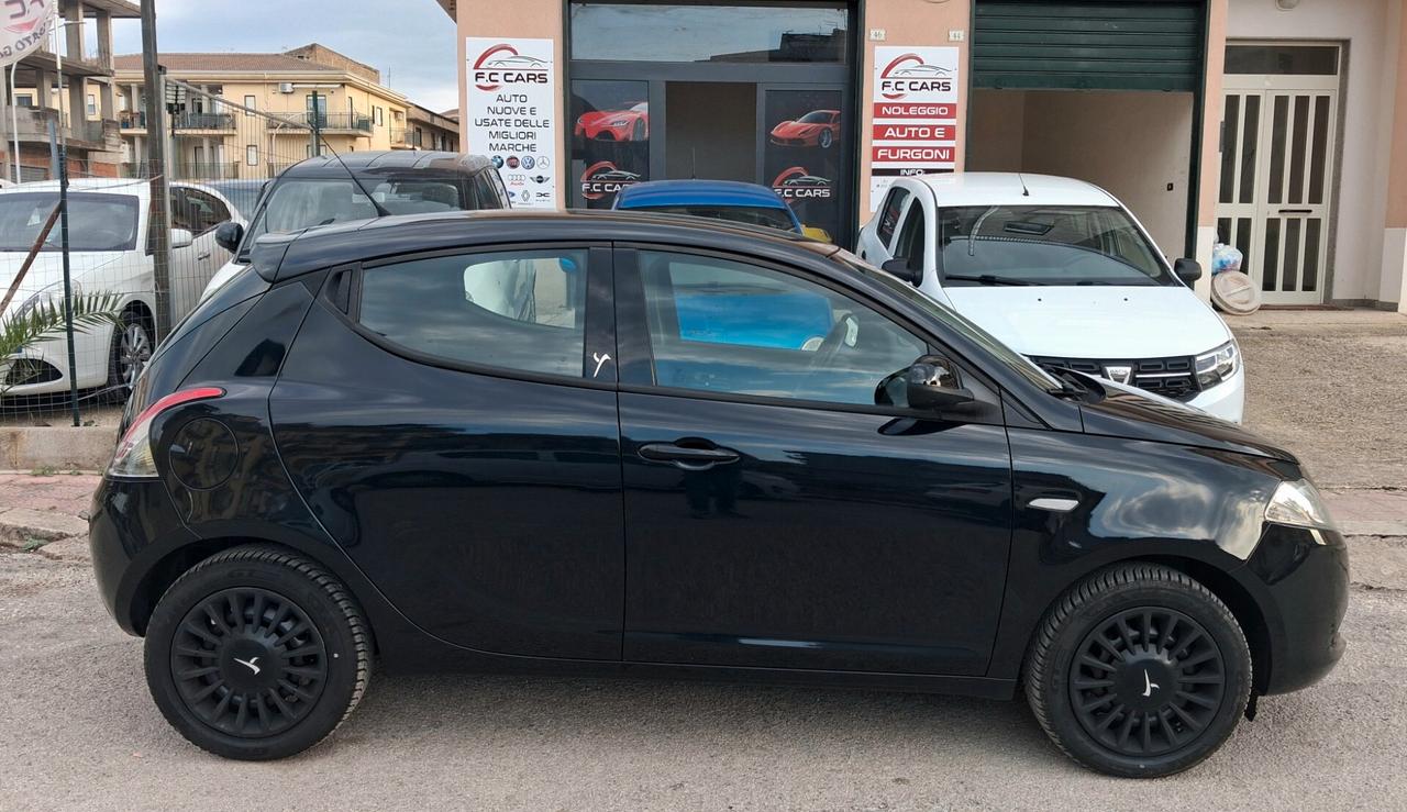 LANCIA YPSILON 1.2 BENZINA 69CVBLACK EDITION