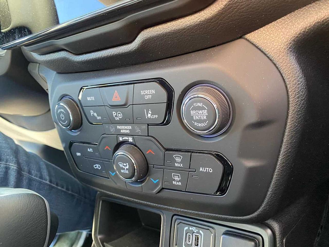 Jeep Renegade 1.5 Turbo T4 MHEV Altitude