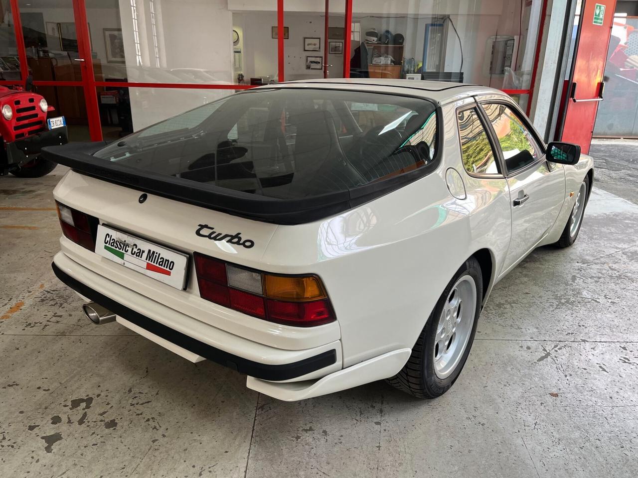 Porsche 944 Turbo cat