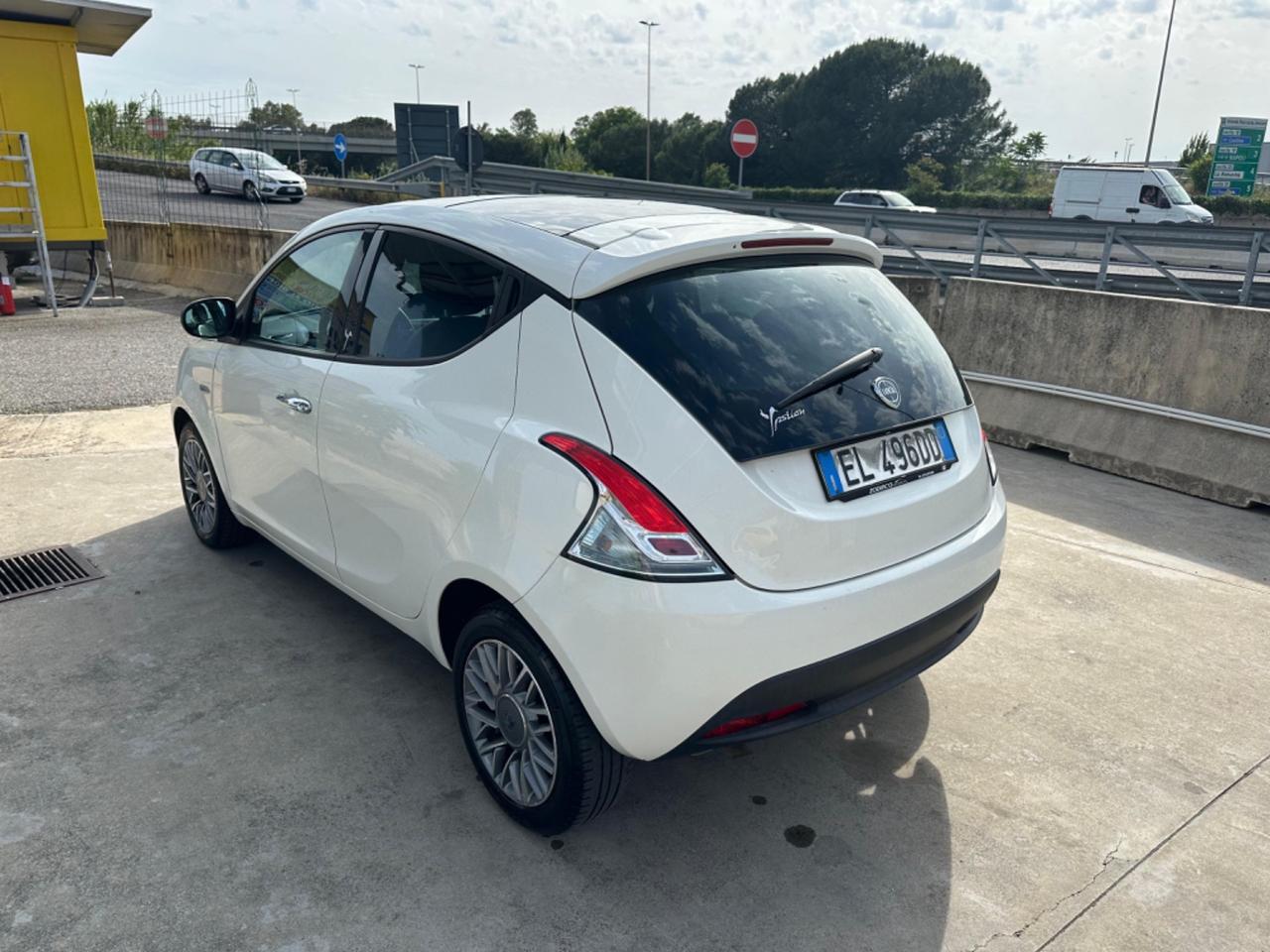 Lancia Ypsilon 1.3 MJT 16V 95 CV 5 porte PLATINUM