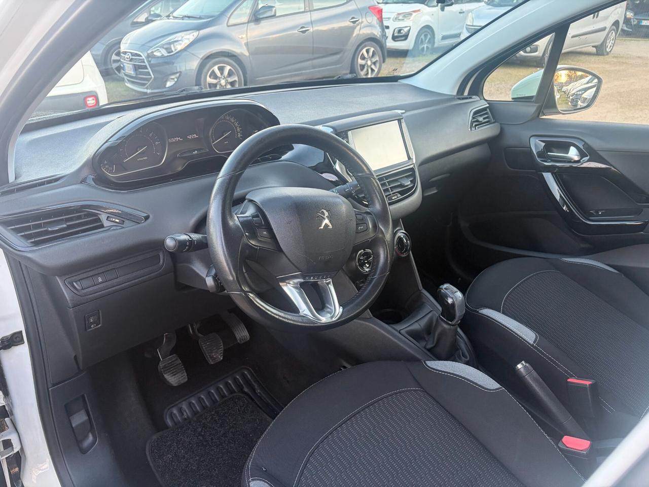 PEUGEOUT 208 1.2 PURETECH 82CV 2015 ADATTA NEOPATENTATI