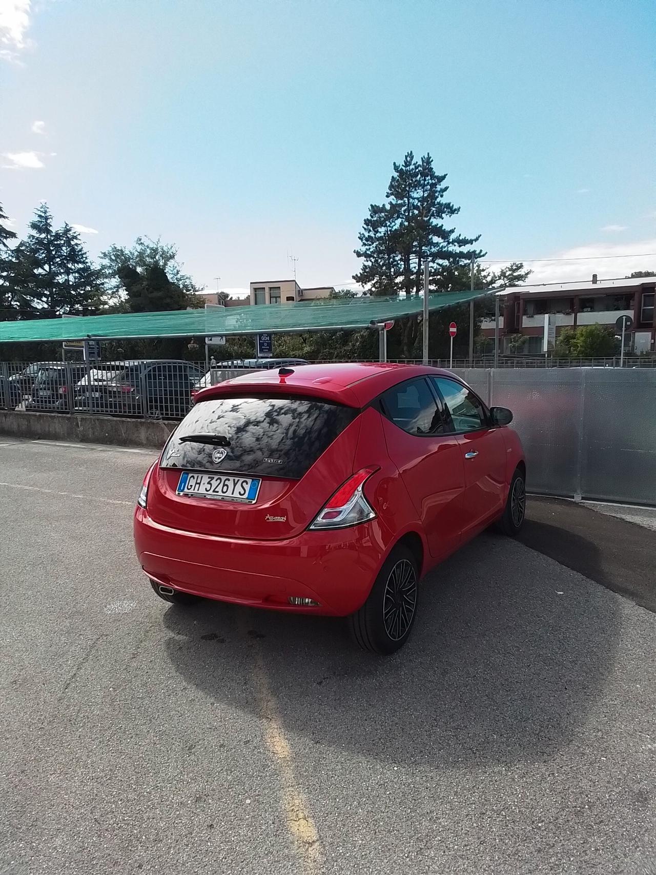 Lancia Ypsilon 1.0 FireFly 5 porte S&S Hybrid Ecochic Gold