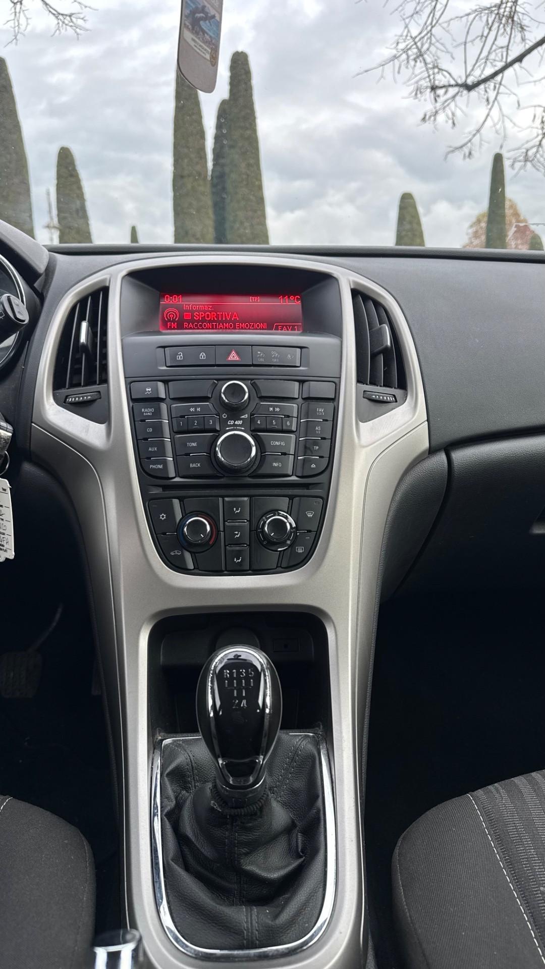 Opel Astra 1.4 – 2012 adatta a neopatentati