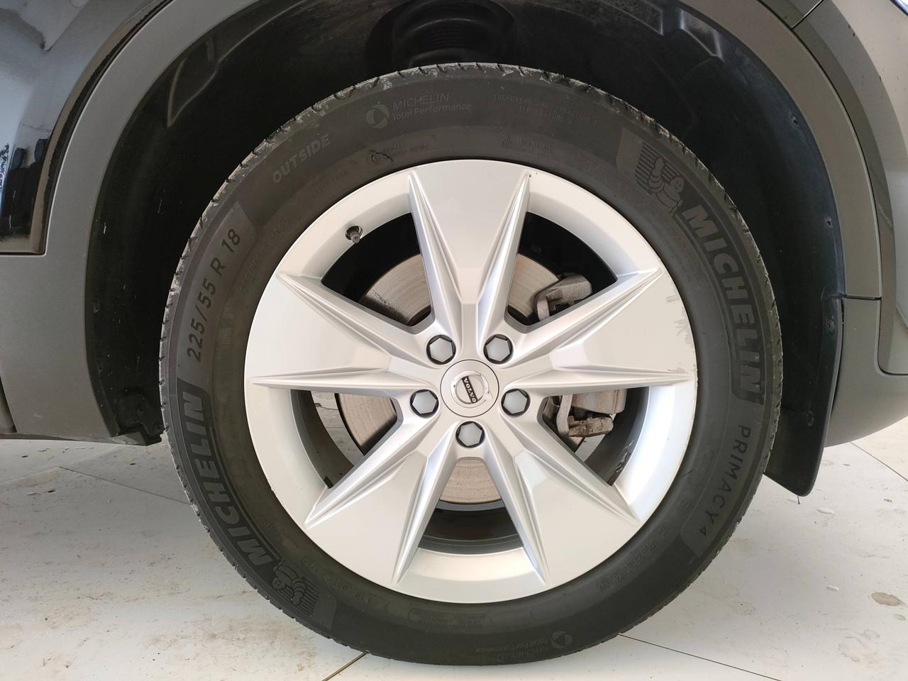 VOLVO XC40 2023 - XC40 2.0 b3 Essential auto