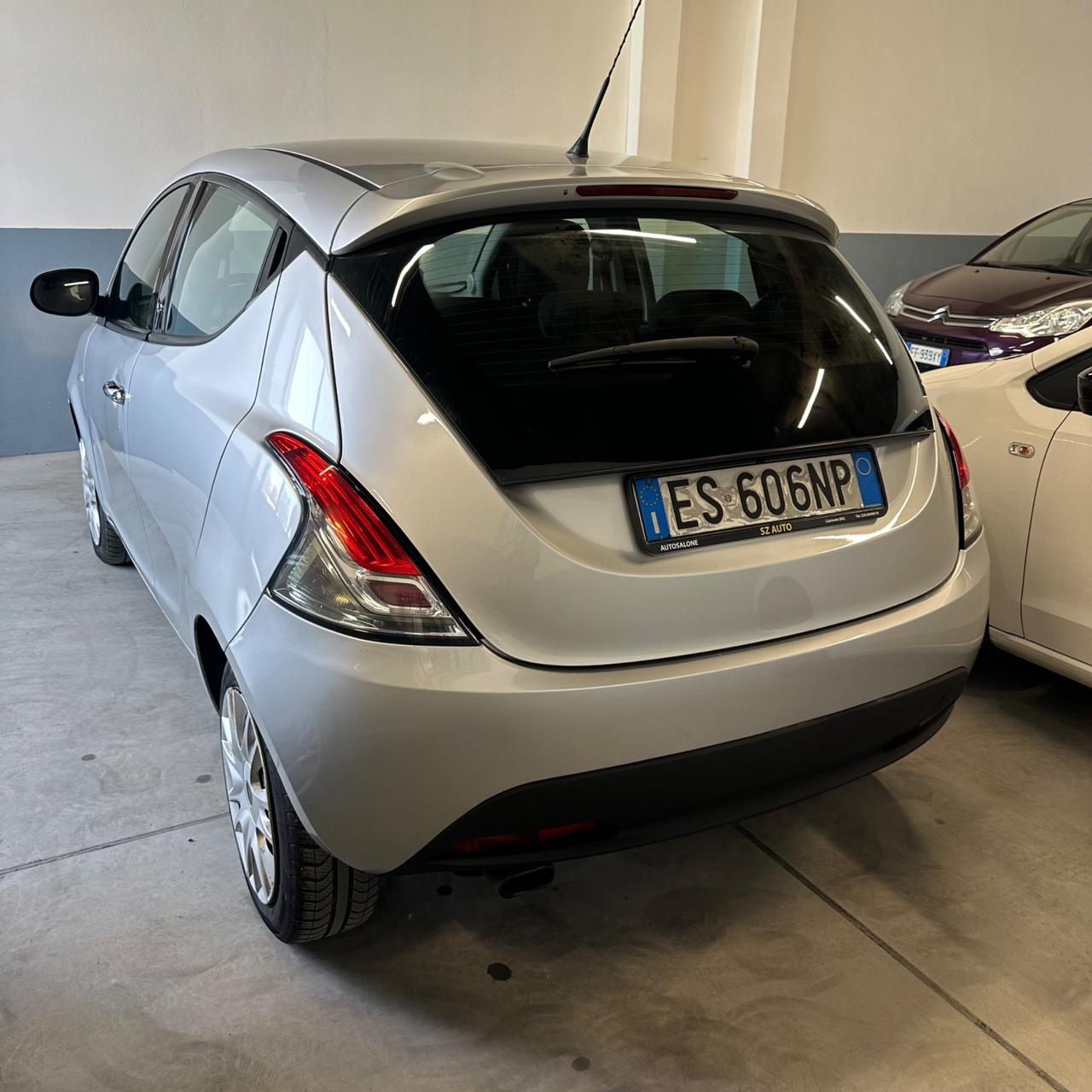Lancia Ypsilon 1.2 69 CV 5 porte S&S Platinum