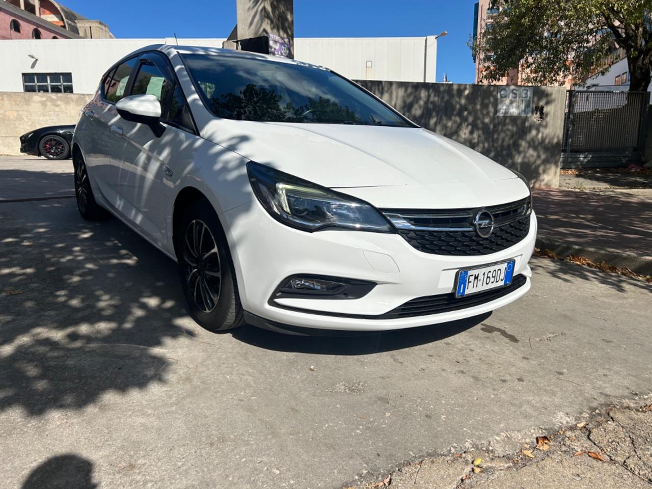 Opel Astra 1.6 CDTi 110CV
