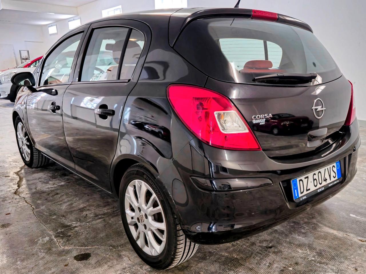 Opel Corsa 1.2 5 porte Cosmo