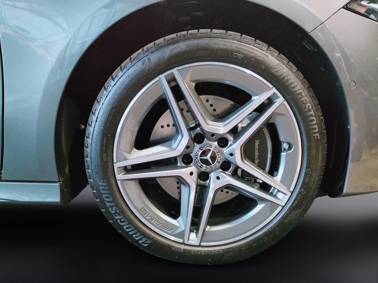 Mercedes-Benz A 250 e con tecnologia ibrida EQ