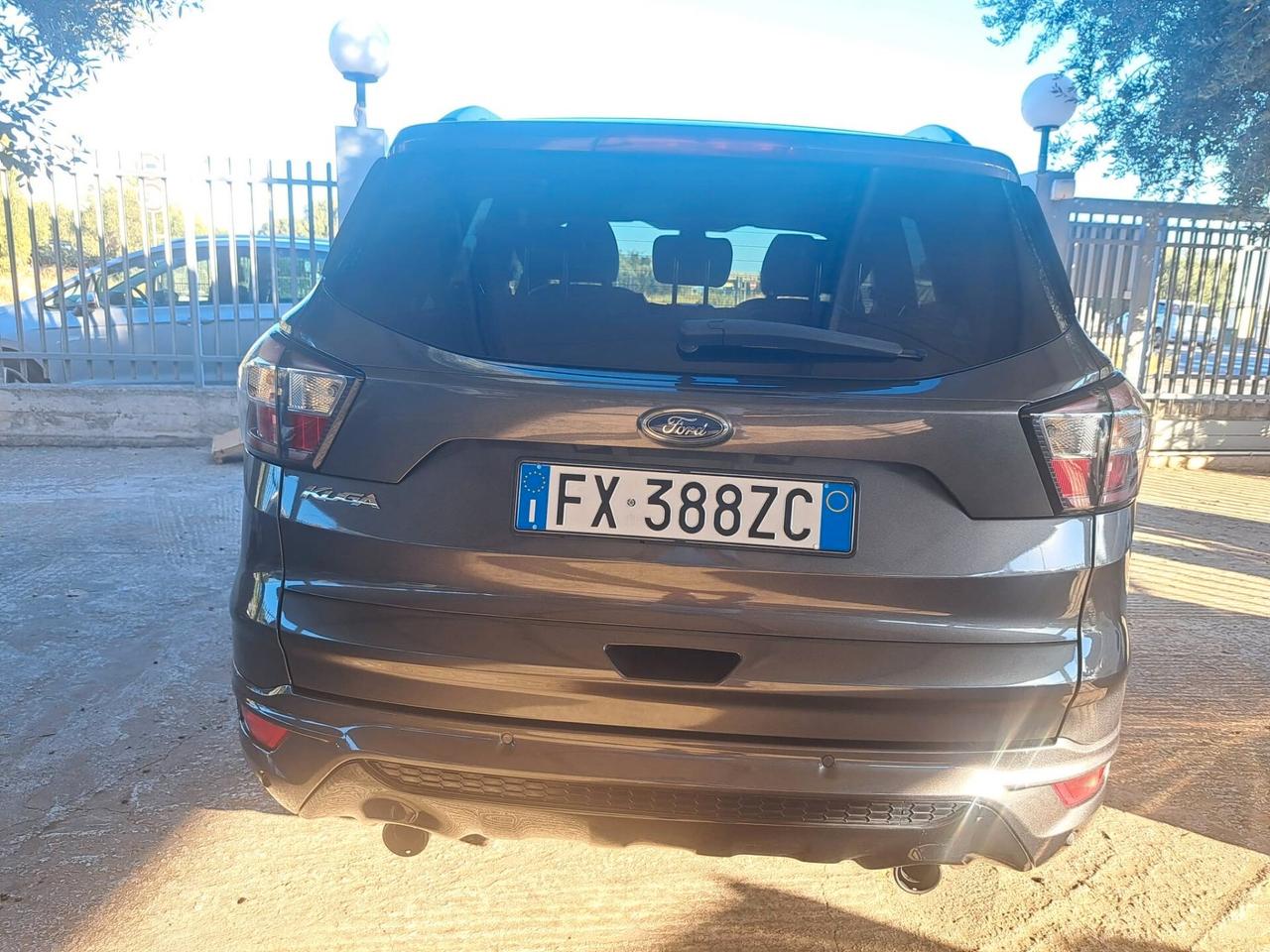 Ford Kuga 1.5 TDCI 120 CV S&S 2WD ST-Line