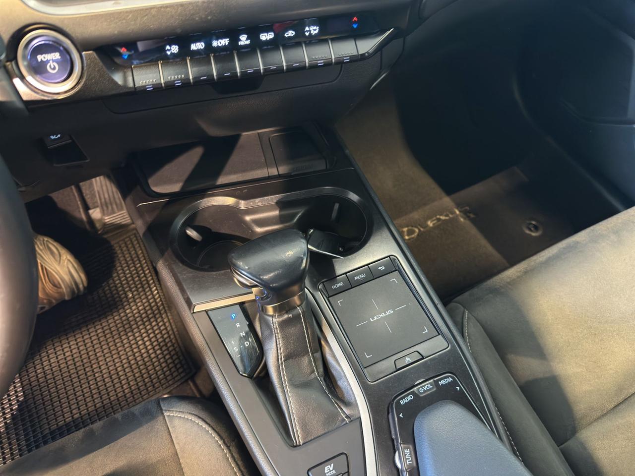 Lexus UX 250h 2.0 Business 2wd cvt