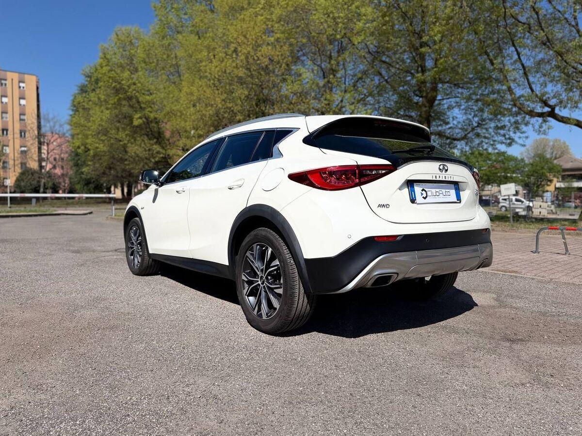 Infiniti QX30 2.2d Premium awd dct