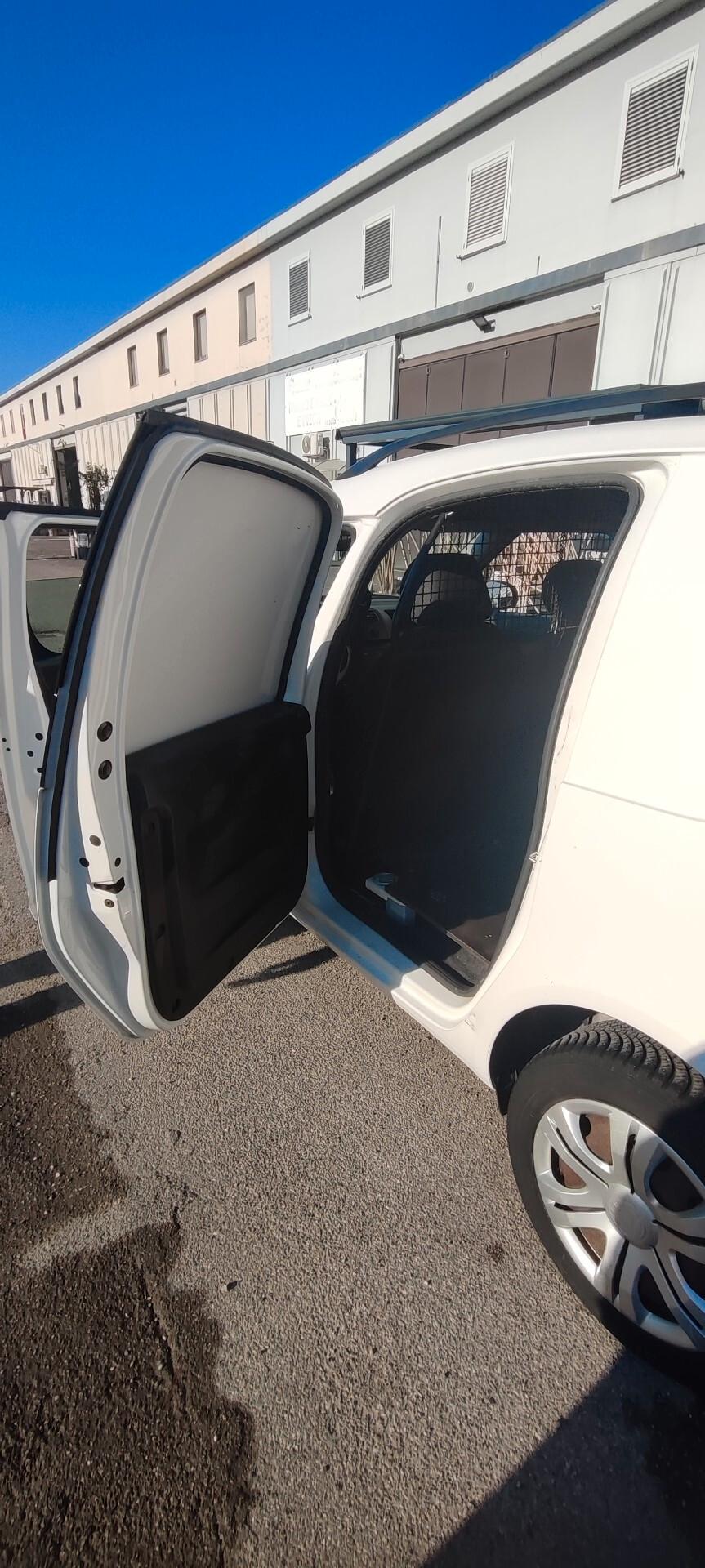 Skoda Praktik 1.6 tdi 90 cv - PREZZO PIU' IVA