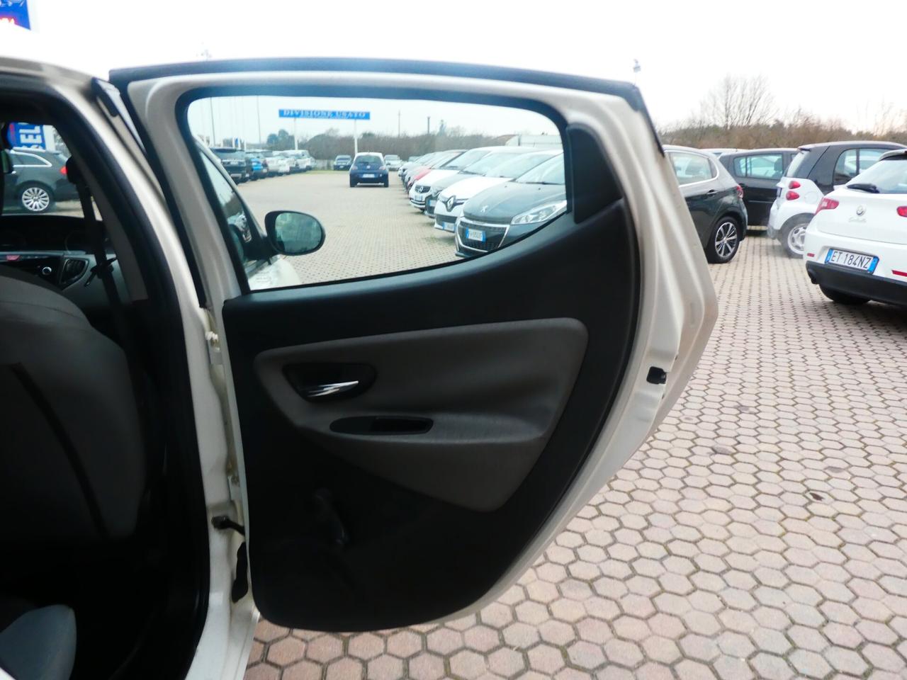 Lancia Ypsilon 1.3 MJT 16V 95 CV 5 porte OK NEOPATENTATI