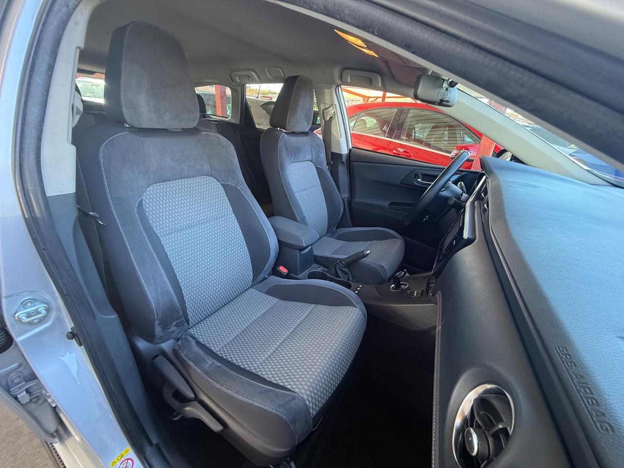 Auris Touring Sports 1.8 Hybrid Lounge-70 mila km -unipro