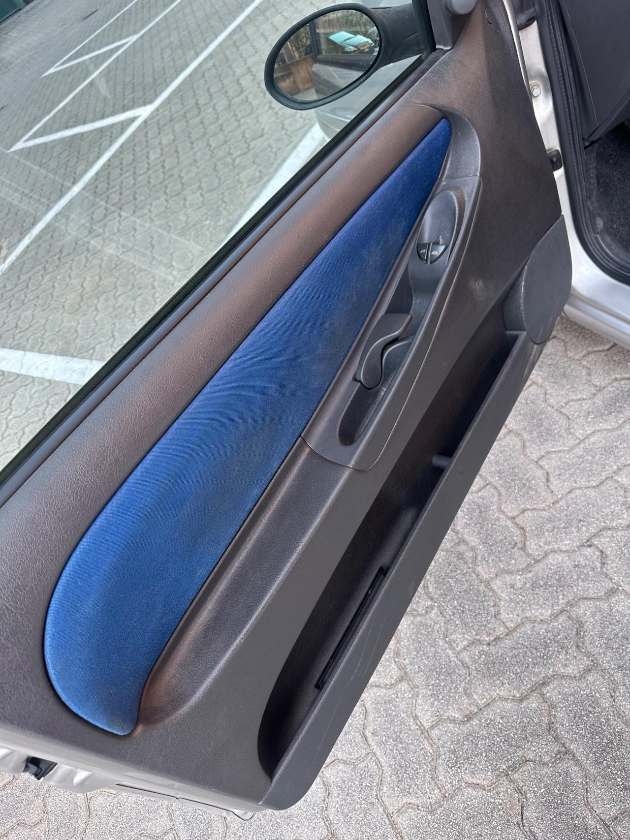Lancia Y 1.2i cat Elefantino Blu