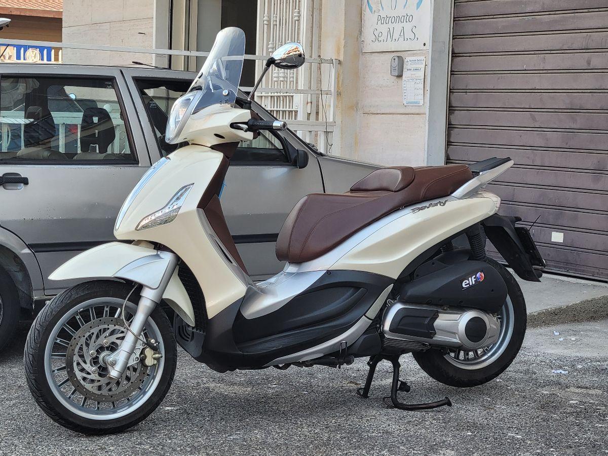 Piaggio - Beverly 300 - i.e.