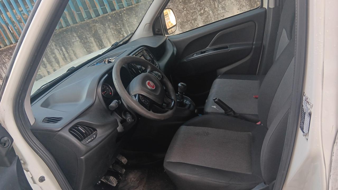 Fiat Doblo 3 posti incidentata sinistrata mondialcars