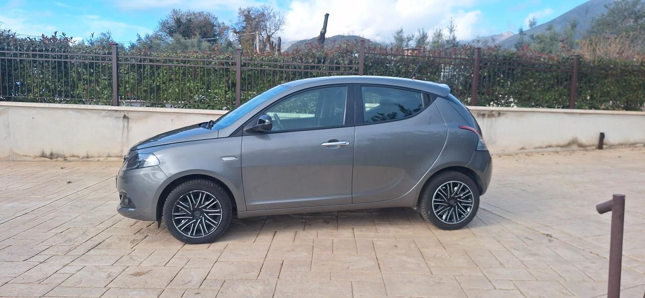 Lancia Ypsilon 1.0 FireFly 5 porte S&S Hybrid Gold Plus