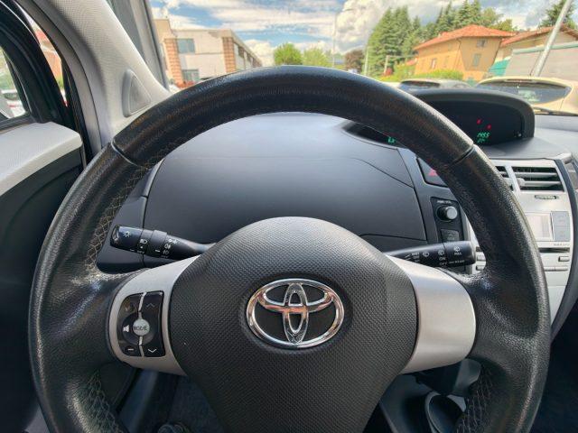 TOYOTA Yaris 1.3 3 porte Navi OK NEOPATENTATI