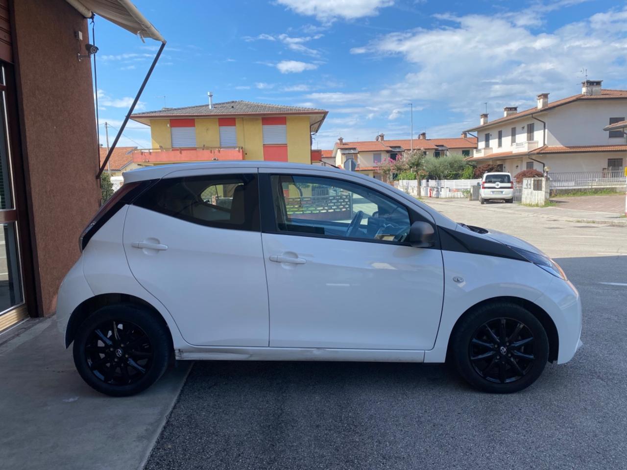 Toyota Aygo 69 CV 5 porte Ok Neopatentati