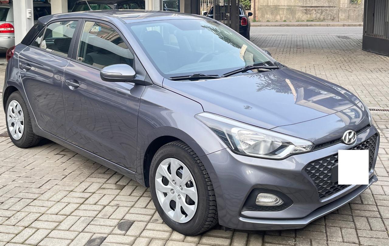 HYUNDAI i20 - 1.2 BENZINA - 5 PORTE CONNECTLINE - ANCHE PER NEOPATENTATI - 2019