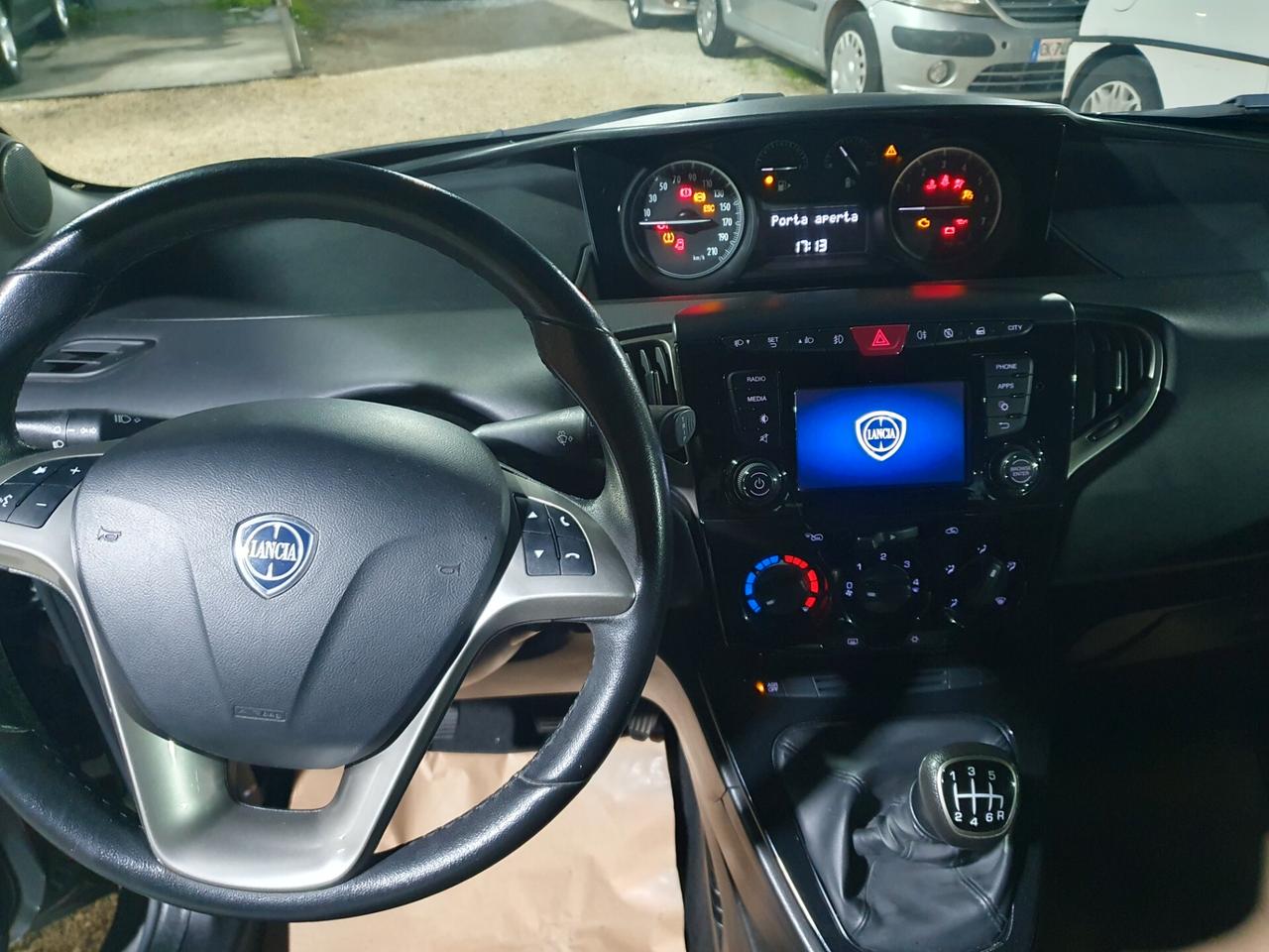 Lancia Ypsilon 1.0 FireFly 5 porte S&S Hybrid Ecochic Gold