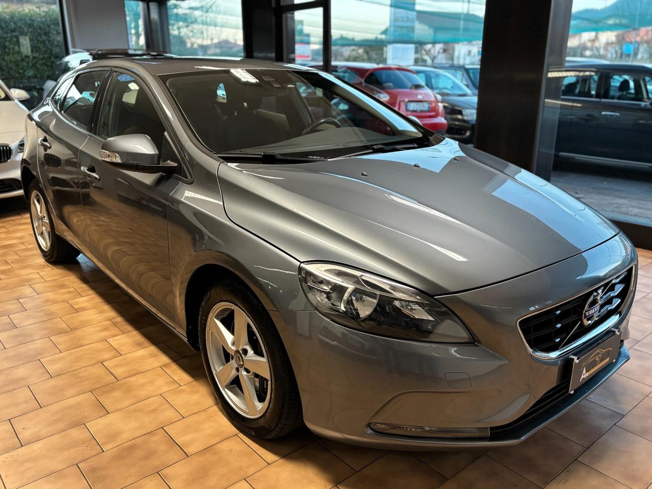 Volvo V40 2.0 d2 Kinetic geartronic*NAVI*94000K CERTIFICATI*