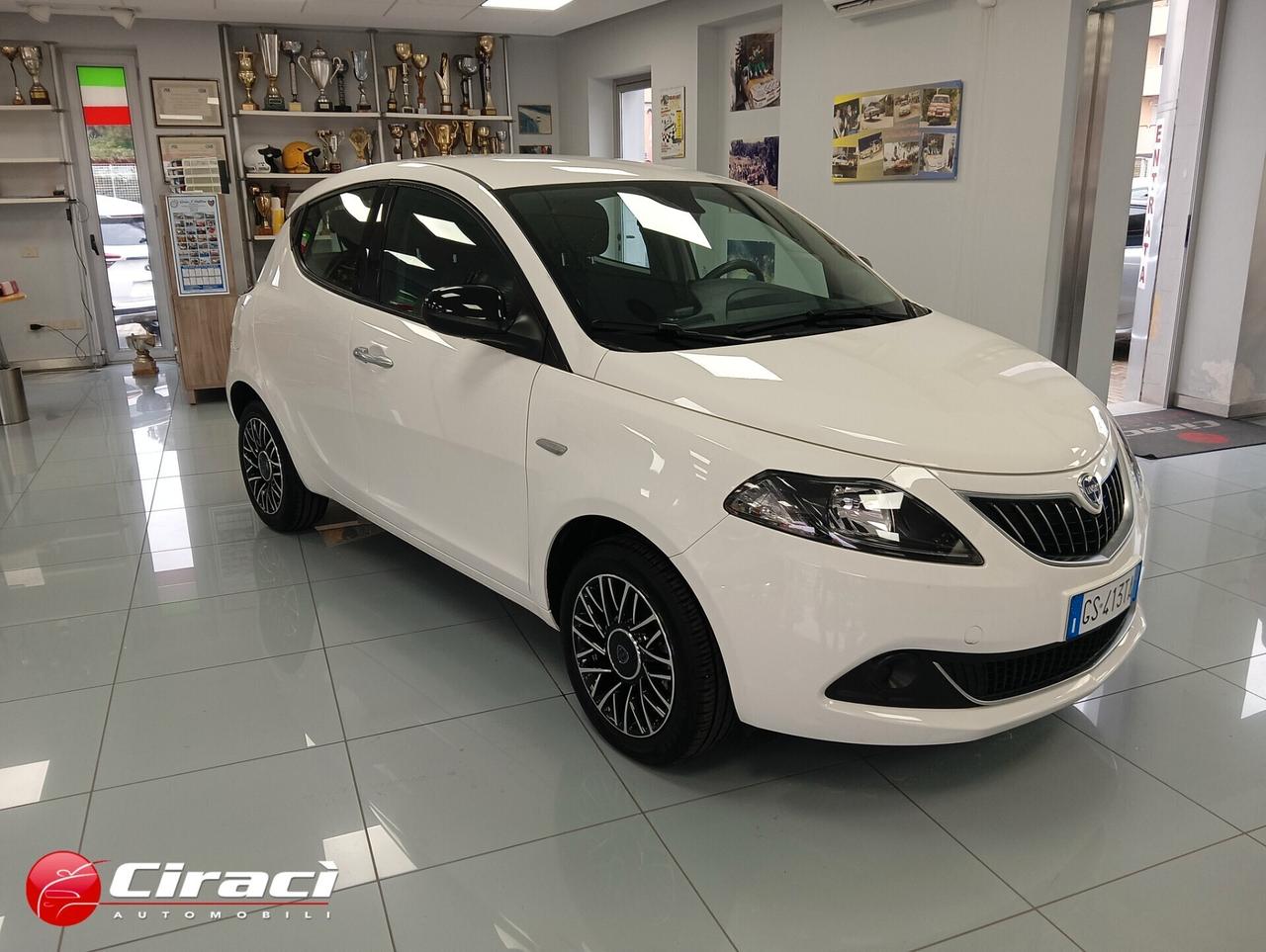 Lancia Ypsilon 1.0 5 p Hybrid Platino