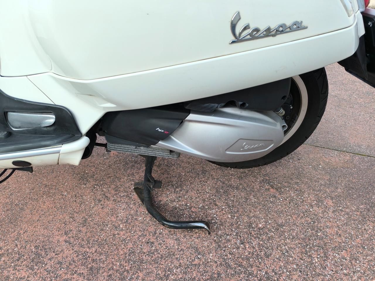 Piaggio Vespa 300 GTS hpe SUPER ABS