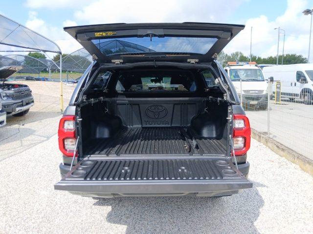 TOYOTA Hilux 2.8 D A/T 4WD 4 porte Double Cab Invincible N1
