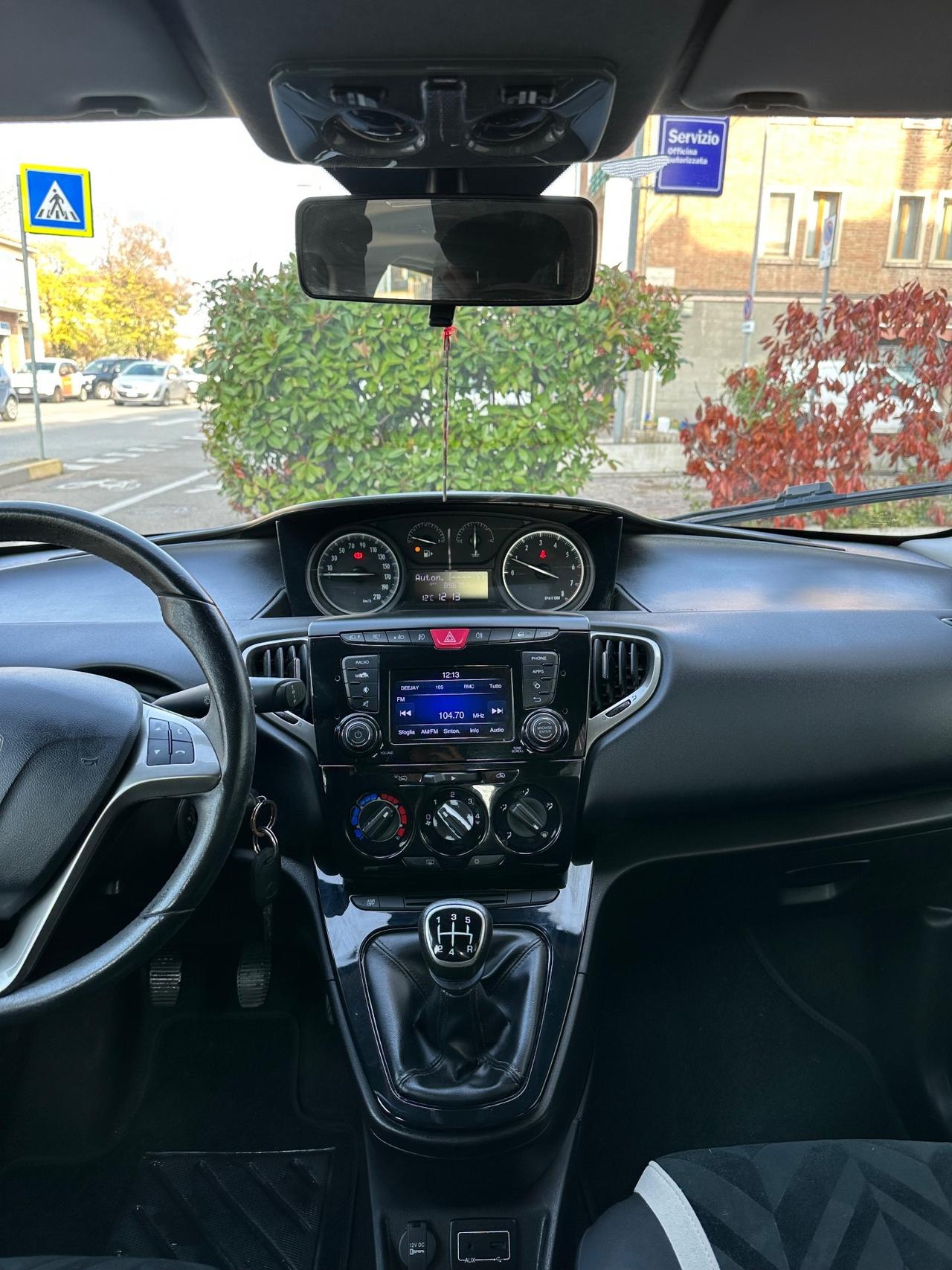 Lancia Ypsilon 1.2 69 CV 5 porte Platinum