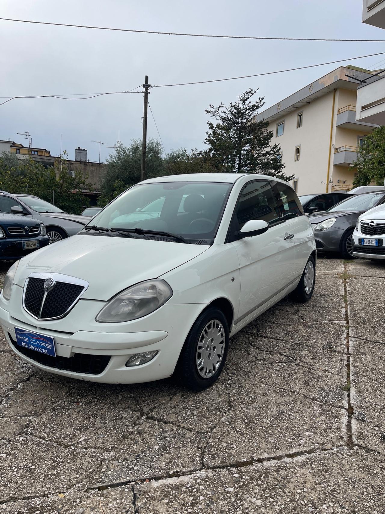 Lancia Ypsilon 1.3 MJT 75 CV Platino