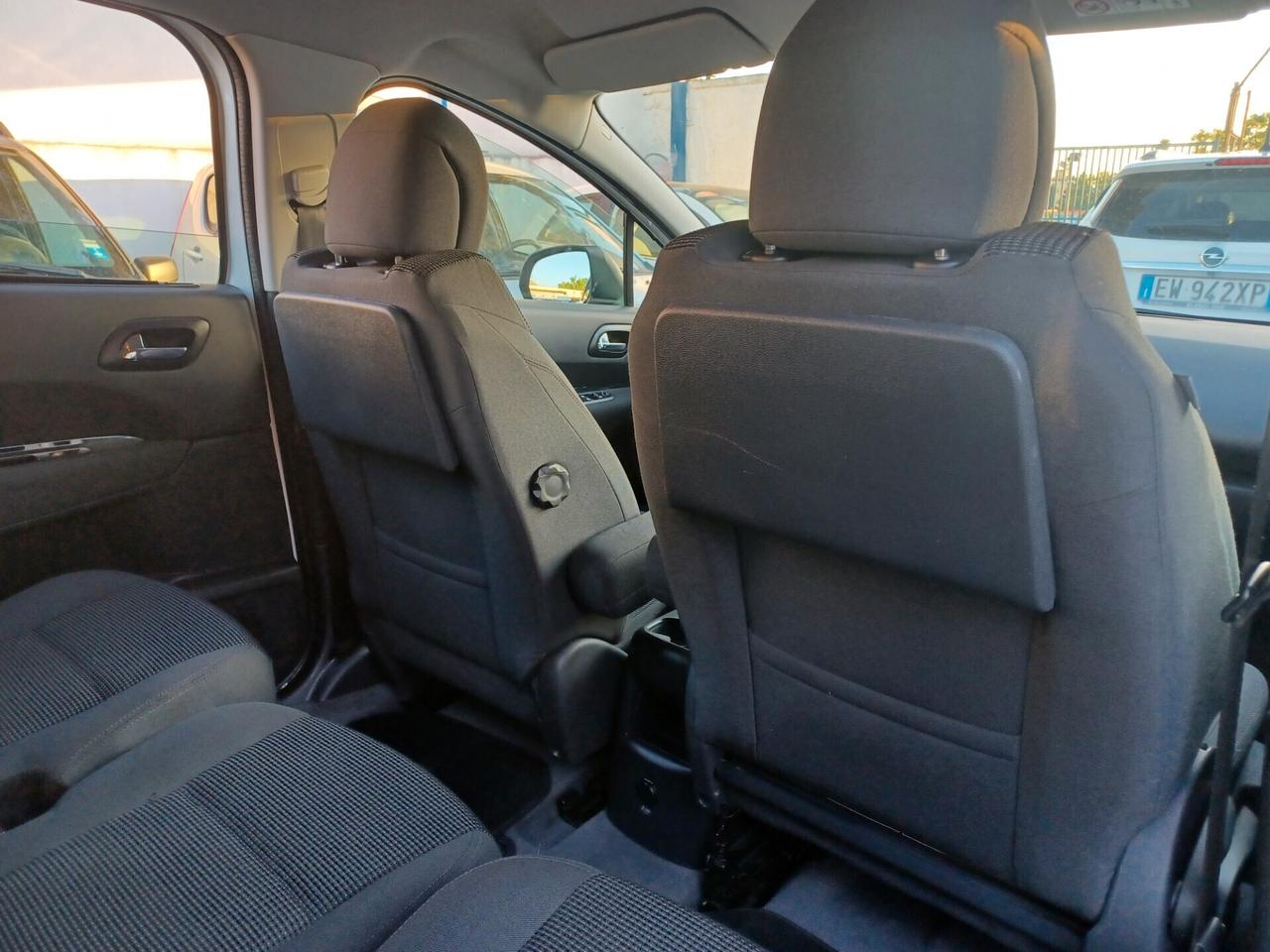 Peugeot 5008 1.6 HDi 115CV Allure 7 POSTI
