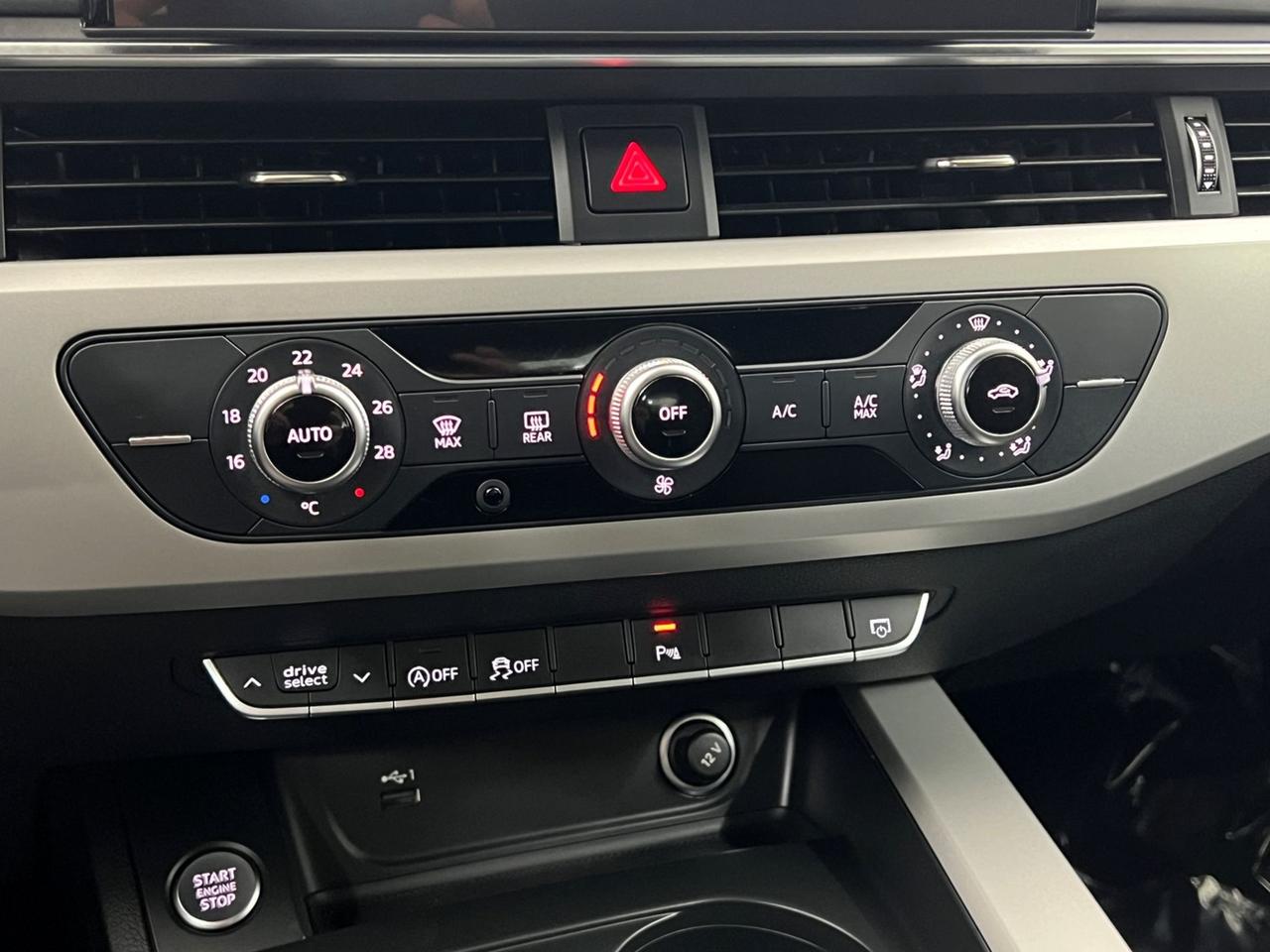 AUDI A4 V 2019 Avant A4 Avant 40 2.0 tdi mhev Business 204cv s-tronic