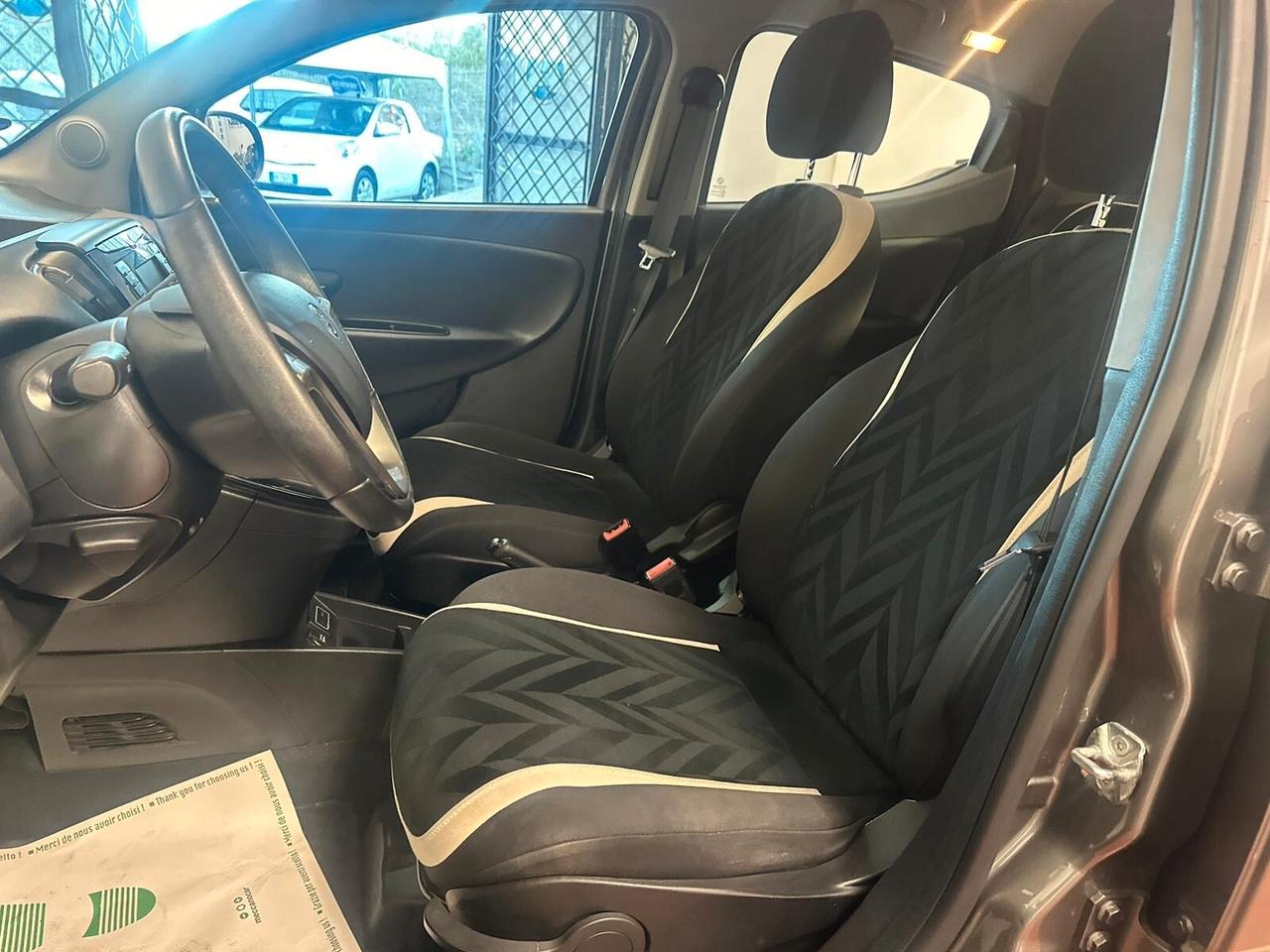 Lancia Ypsilon 1.2 69 CV 5 porte Platinum