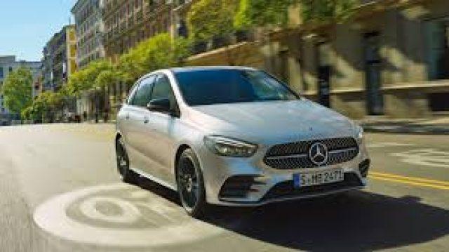 MERCEDES-BENZ B 180 d Automatic Street Edition