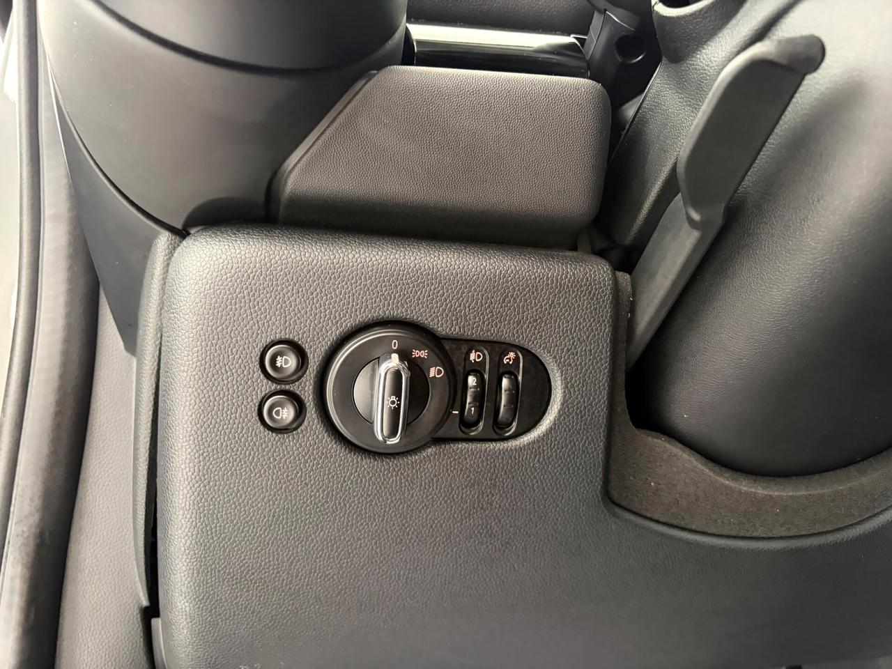 Mini Cooper D 1.5 Business 3p - NEOPATENTATI