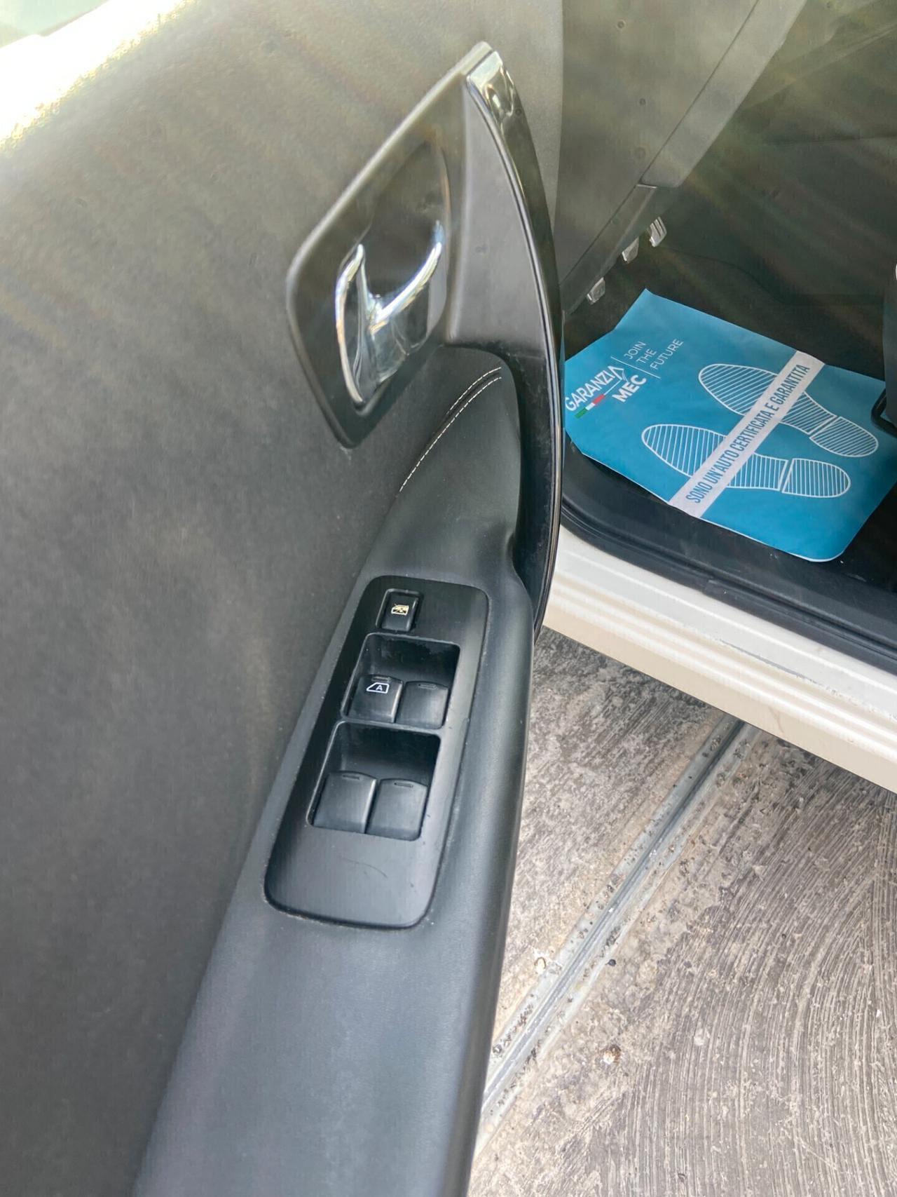 Nissan Qashqai 1.6 dCi Tekna (Tetto-Navi-Retro)