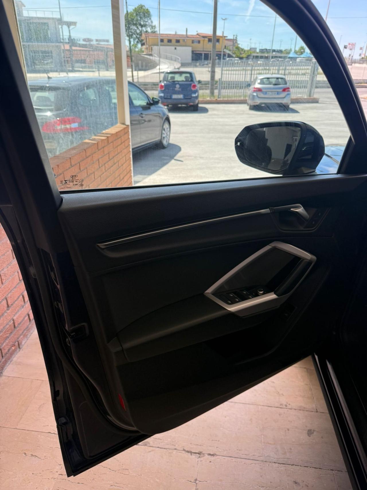 Audi Q3 35 TDI S tronic Business