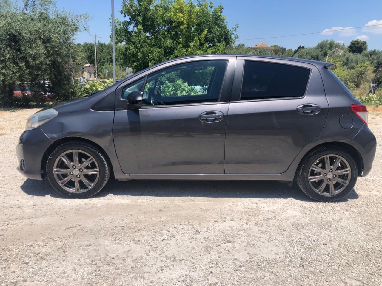 Toyota Yaris 1.4 D-4D 5 porte Lounge